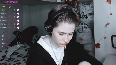 Snapshot of say_mary chatting on March 2025 04:22:01 PM pronoun she. name Mary. age 21. online show from March 2025 04:22:01 PM