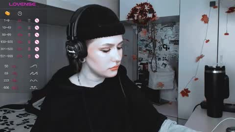 Snapshot of say_mary chatting on March 2025 08:11:01 AM pronoun she. name Mary. age 21. online show from March 2025 08:11:01 AM