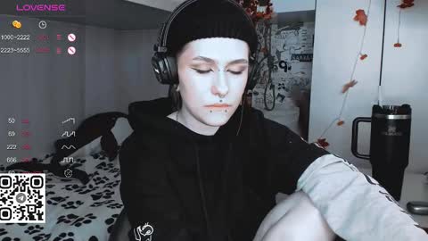 Snapshot of say_mary chatting on March 2025 11:16:01 AM pronoun she. name Mary. age 21. online show from March 2025 11:16:01 AM