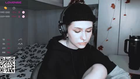 Snapshot of say_mary chatting on March 2025 04:17:01 PM pronoun she. name Mary. age 21. online show from March 2025 04:17:01 PM