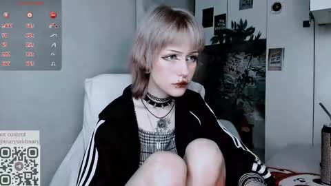 Snapshot of say_mary chatting on September 2025 10:22:02 PM pronoun she. name Mary. age 21. online show from September 2025 10:22:02 PM