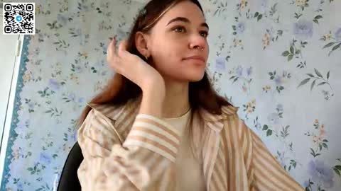 Snapshot of scarlet1flowers chatting on October 2025 08:34:02 AM Kira online show from October 2025 08:34:02 AM