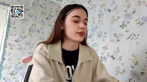 Snapshot of scarlet1flowers chatting on October 2025 08:34:02 AM Kira online show from October 2025 08:34:02 AM