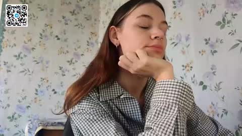 Snapshot of scarlet1flowers chatting on October 2025 08:15:02 AM Kira online show from October 2025 08:15:02 AM