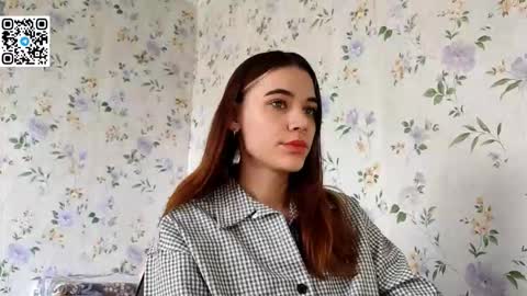 Snapshot of scarlet1flowers chatting on October 2025 08:35:01 AM Kira online show from October 2025 08:35:01 AM