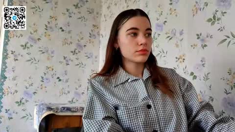 Snapshot of scarlet1flowers chatting on October 2025 08:33:01 AM Kira online show from October 2025 08:33:01 AM