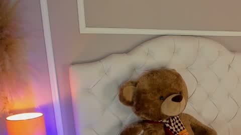 scarlet hill online show from December 2024 07:00:02 PM