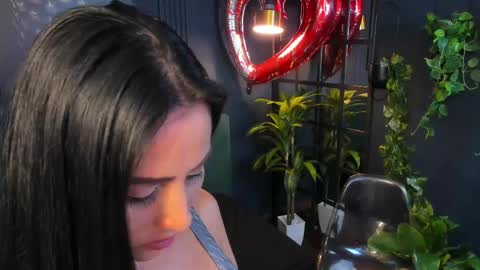 Snapshot of scarlet_edwars chatting on February 2025 01:37:01 AM Scarlet Edwars online show from February 2025 01:37:01 AM