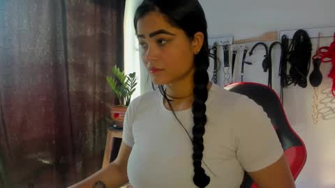 scarlet taylor kennedy online show from December 2024 09:01:01 PM