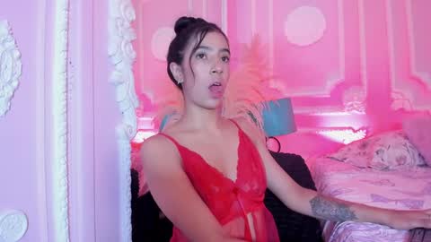 Scarlett online show from September 2025 08:33:01 PM
