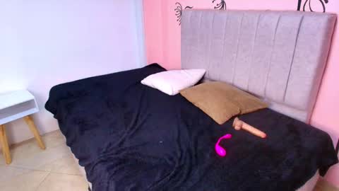 Snapshot of scarlet_milf_ chatting on October 2025 11:42:02 AM SCARLET MILF online show from October 2025 11:42:02 AM