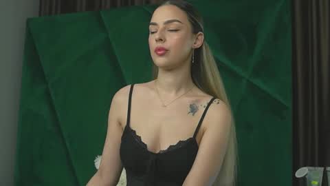 Scarlet online show from October 2025 10:45:02 PM