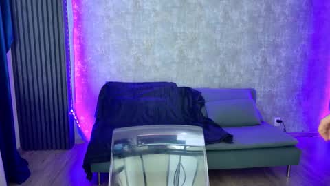 Amanda online show from October 2025 04:01:02 AM