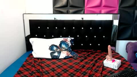 scarletglow1 online show from January 2025 05:51:02 PM