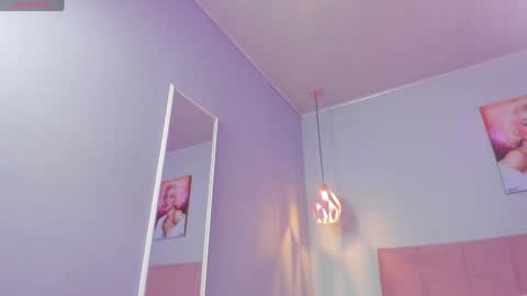 Scarlet  online show from December 2024 05:07:02 AM