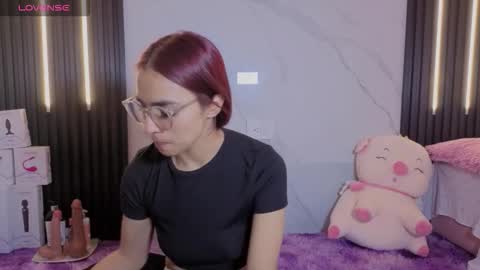 Snapshot of scarleth_red_ chatting on November 2025 12:06:01 PM I am Scarleth Check mi profile online show from November 2025 12:06:01 PM