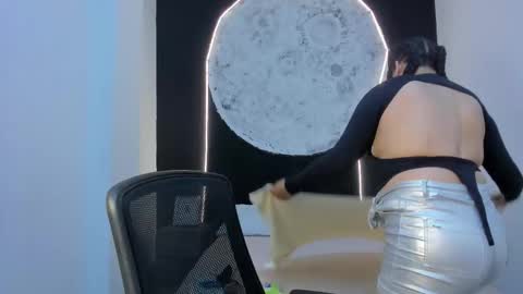 Scarlet online show from October 2025 08:33:01 PM