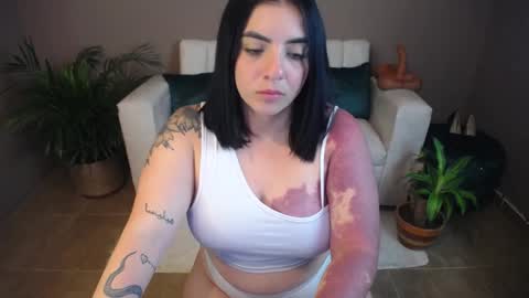 Snapshot of scarletmoon_fever chatting on February 2025 09:22:01 AM Luna. online show from February 2025 09:22:01 AM