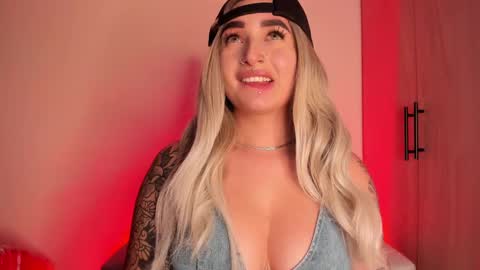 Snapshot of scarlett_collins_ chatting on October 2025 05:17:02 AM SCARLETT COLLINS online show from October 2025 05:17:02 AM