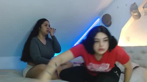 Scarlett and Jazmin online show from October 2025 09:45:01 AM