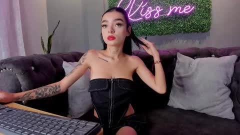 Snapshot of scarlettvelvett chatting on October 2025 03:22:01 PM Scarlet online show from October 2025 03:22:01 PM