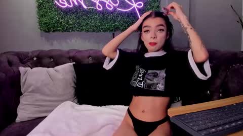 Snapshot of scarlettvelvett chatting on October 2025 06:12:01 PM Scarlet online show from October 2025 06:12:01 PM