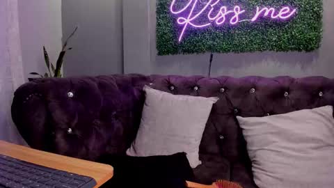 Snapshot of scarlettvelvett chatting on November 2025 02:27:01 PM Scarlet online show from November 2025 02:27:01 PM