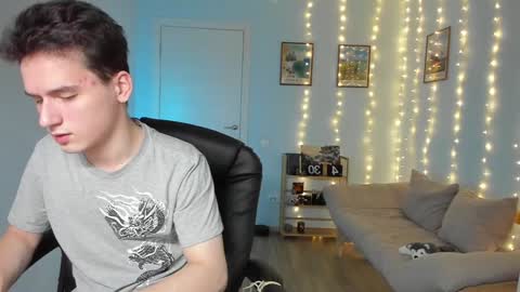 Thomas brunette and Alex blond online show from December 2024 11:52:02 AM