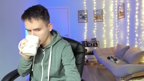 Thomas brunette and Alex blond online show from January 2025 05:20:01 AM