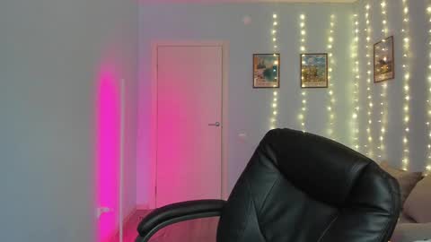 Thomas brunette and Alex blond online show from January 2025 08:45:01 AM