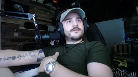 Snapshot of scotchthecat chatting on December 2024 01:42:01 AM Sup online show from December 2024 01:42:01 AM