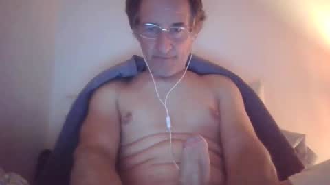 Snapshot of scotchwhieskie chatting on October 2025 10:31:01 PM scotchwhieskie online show from October 2025 10:31:01 PM