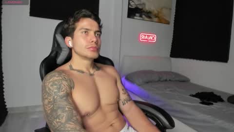 Lucian Sinclair online show from November 2025 01:39:01 AM