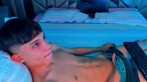 Snapshot of sebax_00 chatting on September 2025 09:37:01 PM Sebastian online show from September 2025 09:37:01 PM