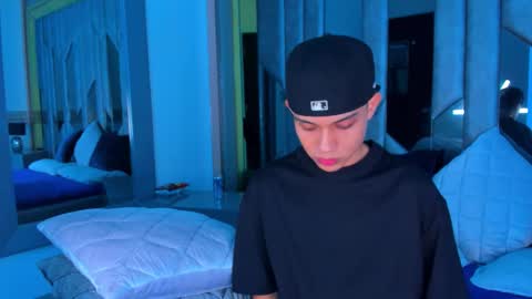 Snapshot of sebax_00 chatting on September 2025 04:02:02 AM Sebastian online show from September 2025 04:02:02 AM