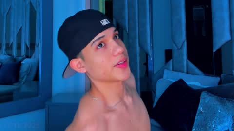 Snapshot of sebax_00 chatting on October 2025 08:22:01 PM Sebastian online show from October 2025 08:22:01 PM