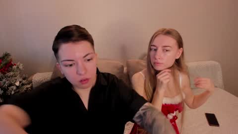 Snapshot of secret_dreams_ chatting on January 2025 08:02:02 AM Amanda and pair in a real life we love each other but can play with you online show from January 2025 08:02:02 AM