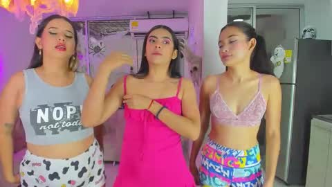 Snapshot of secrethause71605 chatting on September 2025 09:51:01 PM NIKOL online show from September 2025 09:51:01 PM