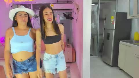 Snapshot of secrethause71605 chatting on October 2025 09:53:02 PM NIKOL online show from October 2025 09:53:02 PM