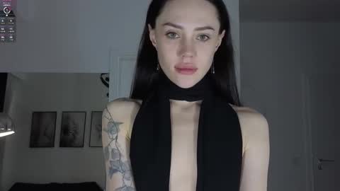 Sara online show from November 2025 09:39:01 PM