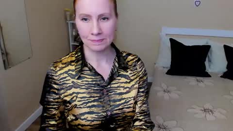 Snapshot of seductive_foxy_ chatting on September 2025 08:40:01 AM seductive_foxy_ online show from September 2025 08:40:01 AM