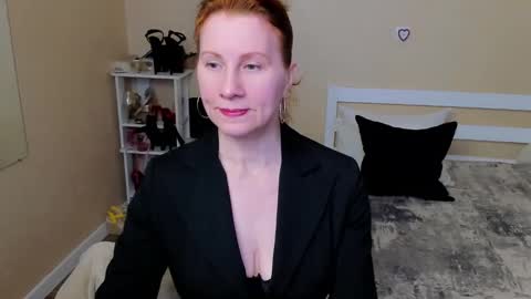 Snapshot of seductive_foxy_ chatting on October 2025 03:57:01 AM seductive_foxy_ online show from October 2025 03:57:01 AM