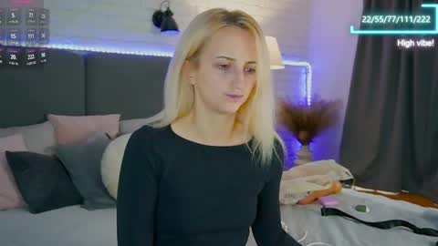 Selena Lily online show from September 2025 06:07:02 AM