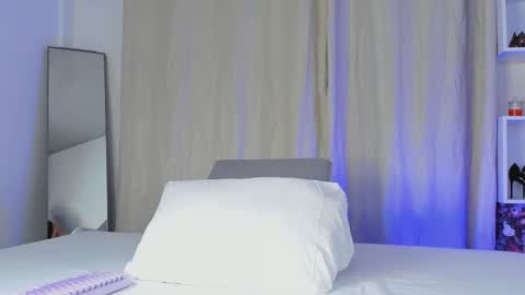 selenafox online show from November 2025 02:00:01 AM