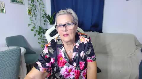 Selenna online show from November 2025 06:31:02 PM