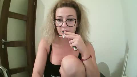 Selenna online show from September 2025 07:28:01 PM