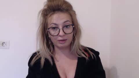 Selenna online show from October 2025 12:35:01 PM