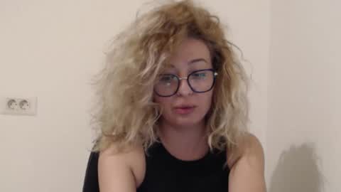 Selenna online show from October 2025 05:04:02 PM