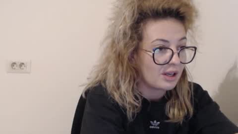 Selenna online show from October 2025 04:09:02 PM