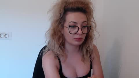 Selenna online show from October 2025 11:44:02 AM